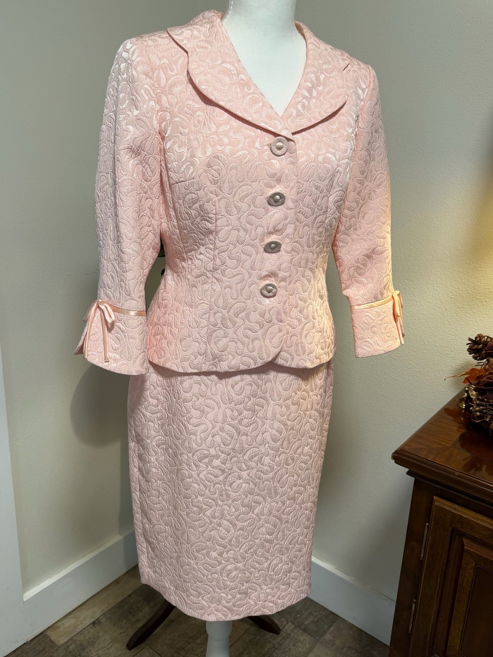 Maggy London Pale Blush Pink Textured Jacket and Pencil Skirt Set Ribbon 🎀 Bows